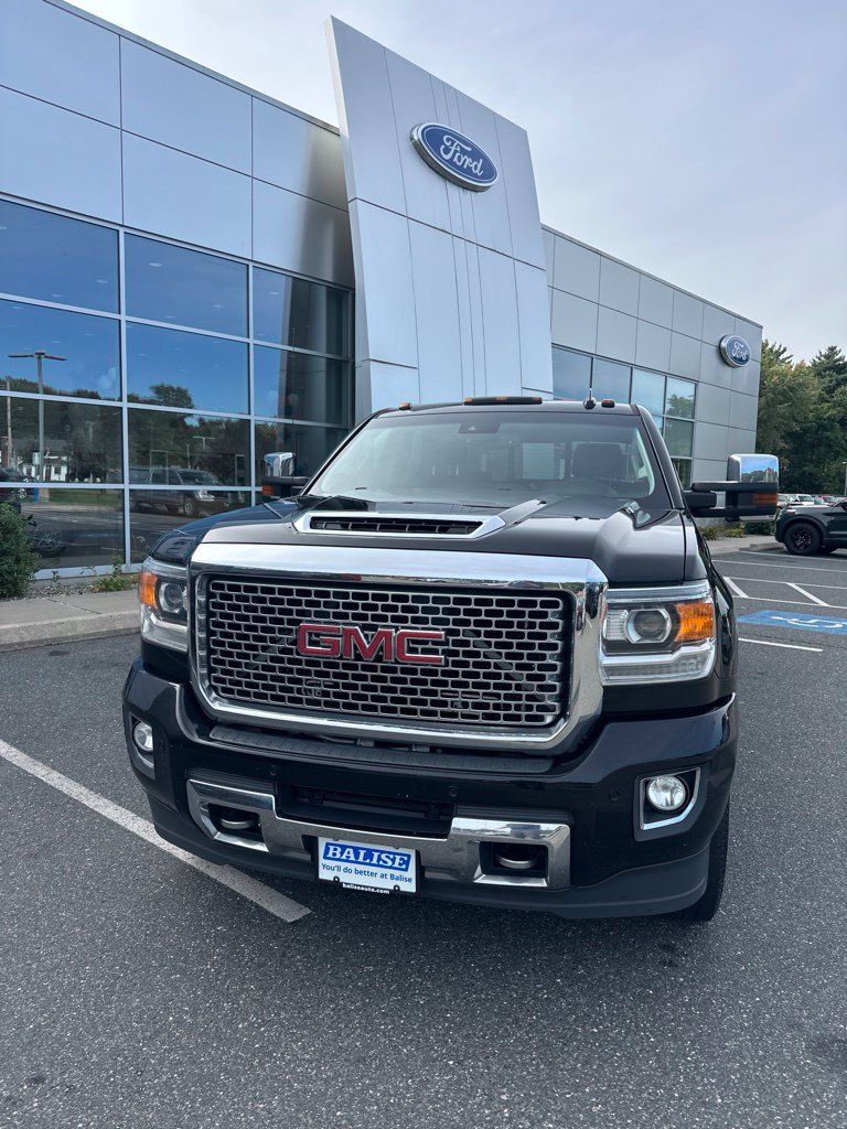 Used 2017 GMC Sierra 2500 Denali w/ Duramax Plus Package AWD/4WD image 3