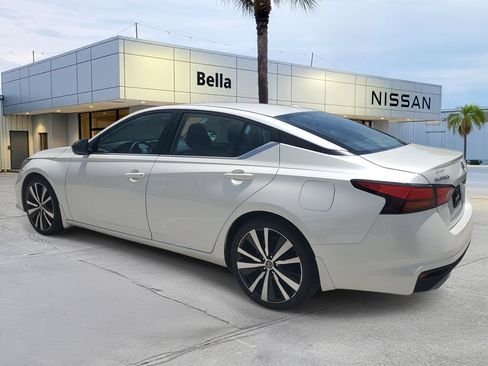 Used 2019 Nissan Altima 2.5 SR w/ SR Premium Package FWD image 3