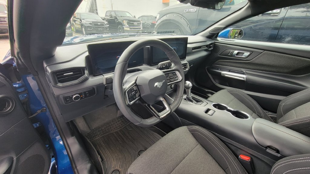 Used 2024 Ford Mustang Coupe RWD image 8
