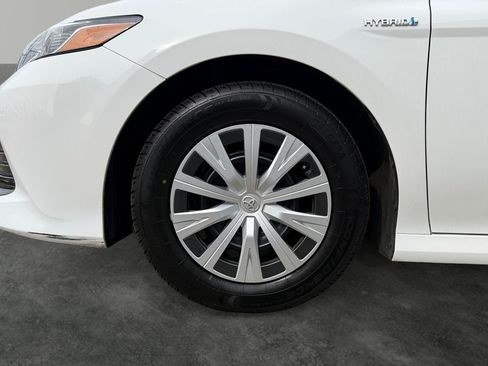 Used 2020 Toyota Camry LE FWD image 4