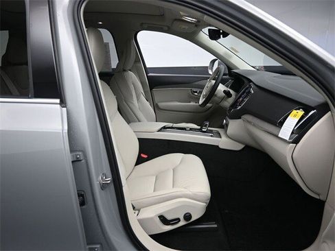 New 2025 Volvo XC90 B5 Plus w/ Protection Package Premier image 27