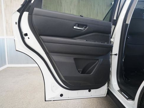 Used 2023 Nissan Pathfinder SL w/ Lighting Package (N92) FWD image 35