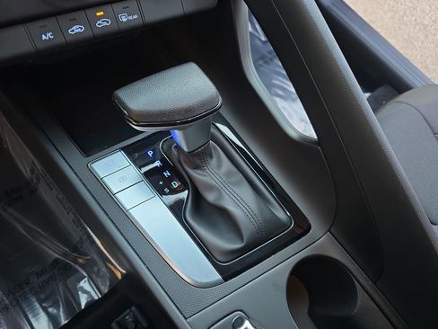 Used 2023 Hyundai Elantra SE image 23