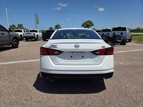 Used 2024 Nissan Altima 2.5 SR FWD image 7