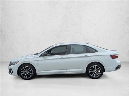 Used 2024 Volkswagen Jetta Sport image 4