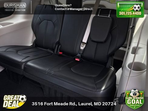 Used 2023 Chrysler Pacifica Touring-L FWD image 19