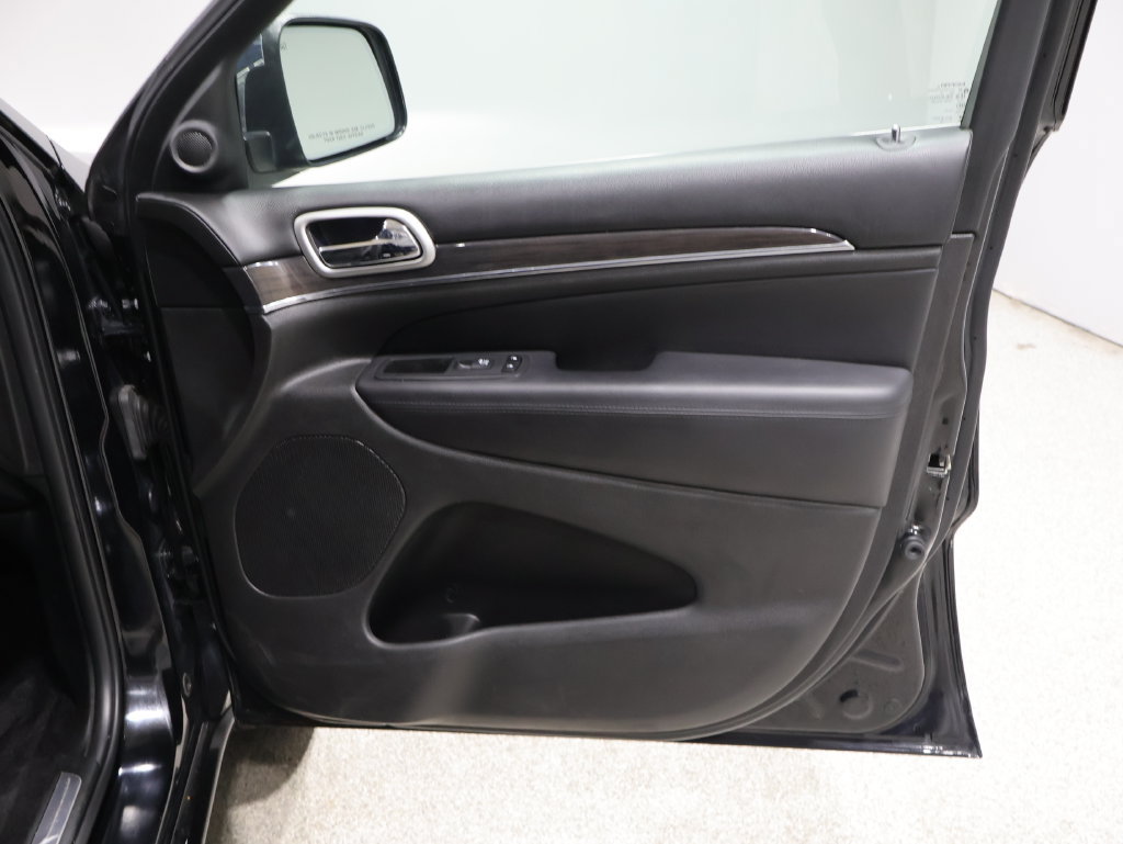 Used 2018 Jeep Grand Cherokee Overland AWD/4WD image 22