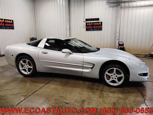 Used 2001 Chevrolet Corvette Coupe w/ Preferred Equipment Group2 RWD image 2
