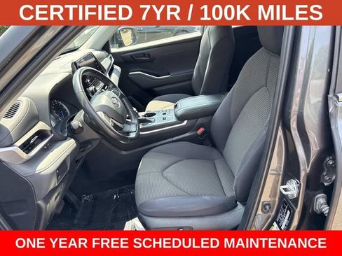 Used 2023 Toyota Highlander LE AWD/4WD image 14