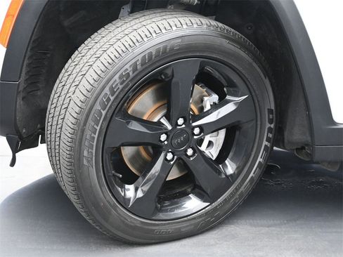 Used 2023 Jeep Grand Cherokee L Altitude image 24