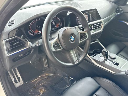 Used 2022 BMW 330i Sedan w/ M Sport Package image 9