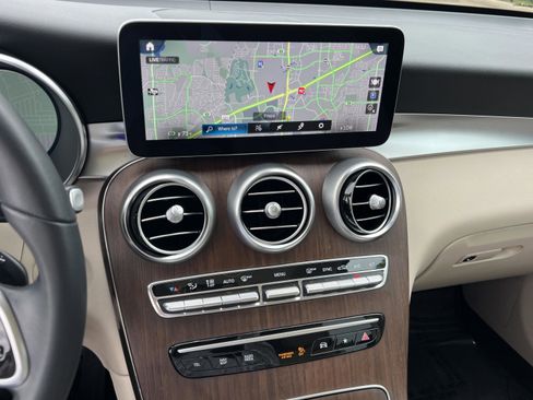 Used 2022 Mercedes-Benz GLC 300 4MATIC w/ Premium Package Lite image 21