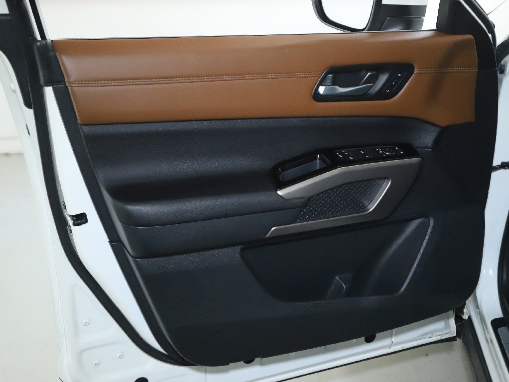 Certified 2024 Nissan Pathfinder Platinum w/ Cargo Package AWD/4WD image 18