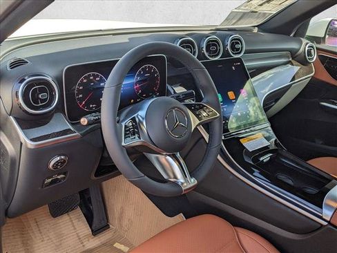 Used 2026 Mercedes-Benz GLC 300 4MATIC image 3