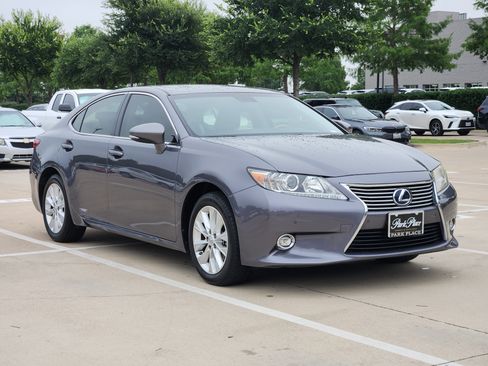 Used 2014 Lexus ES 300h w/ Luxury Package w/Bamboo Trim FWD image 2