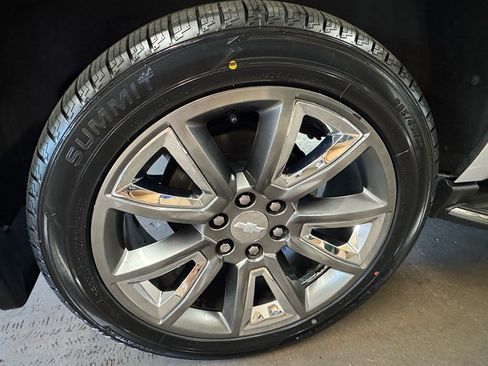 Used 2016 Chevrolet Tahoe LTZ AWD/4WD image 11