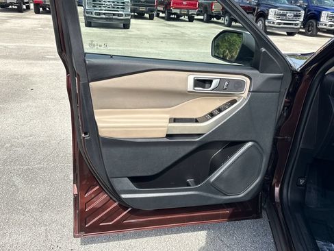 Used 2020 Ford Explorer XLT RWD image 12