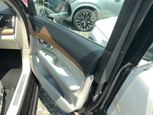 Certified 2022 Volvo XC90 T6 Momentum w/ Advanced Package image 13