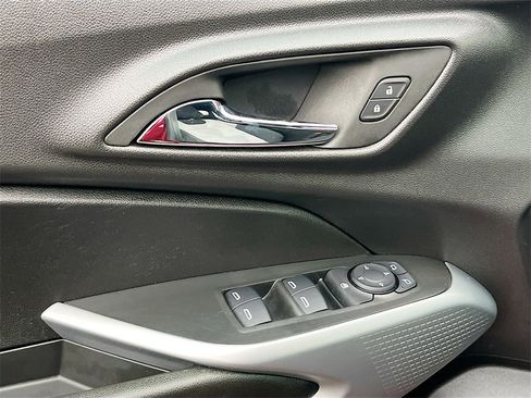 Used 2025 Chevrolet Trax RS w/ Driver Confidence Package image 18