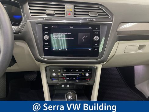 Certified 2024 Volkswagen Tiguan SE w/ Panoramic Sunroof Package AWD/4WD image 21