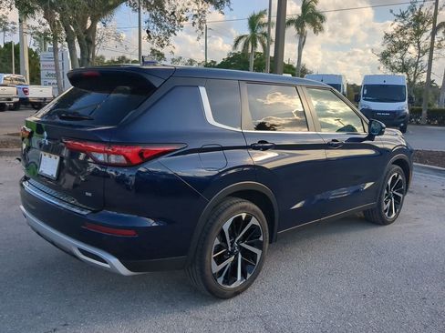 Used 2024 Mitsubishi Outlander SE Black Edition image 5