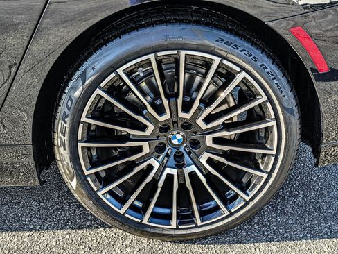 Used 2025 BMW 740i xDrive image 9