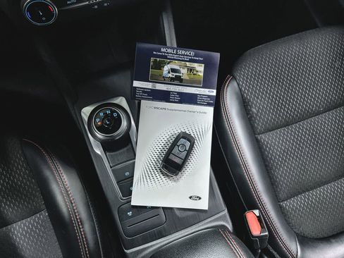 Used 2025 Ford Escape ST-Line image 11