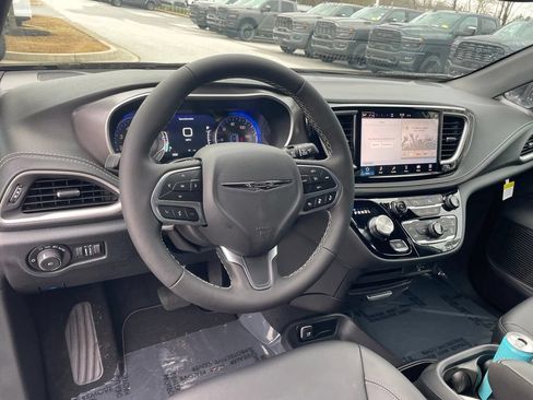 New 2026 Chrysler Pacifica Select FWD image 11