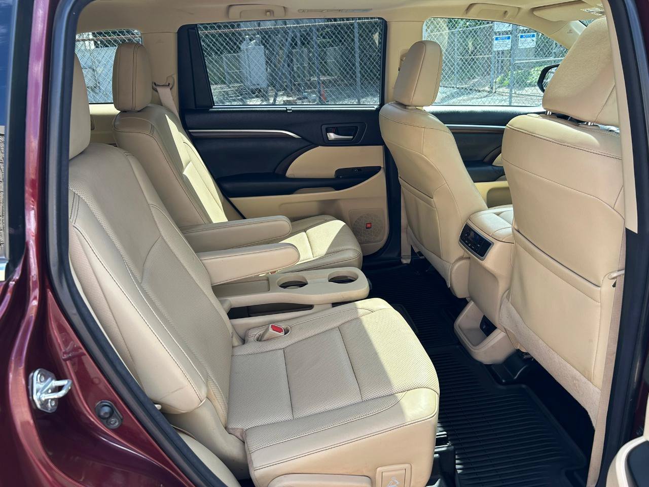 Used 2015 Toyota Highlander Limited AWD/4WD image 18