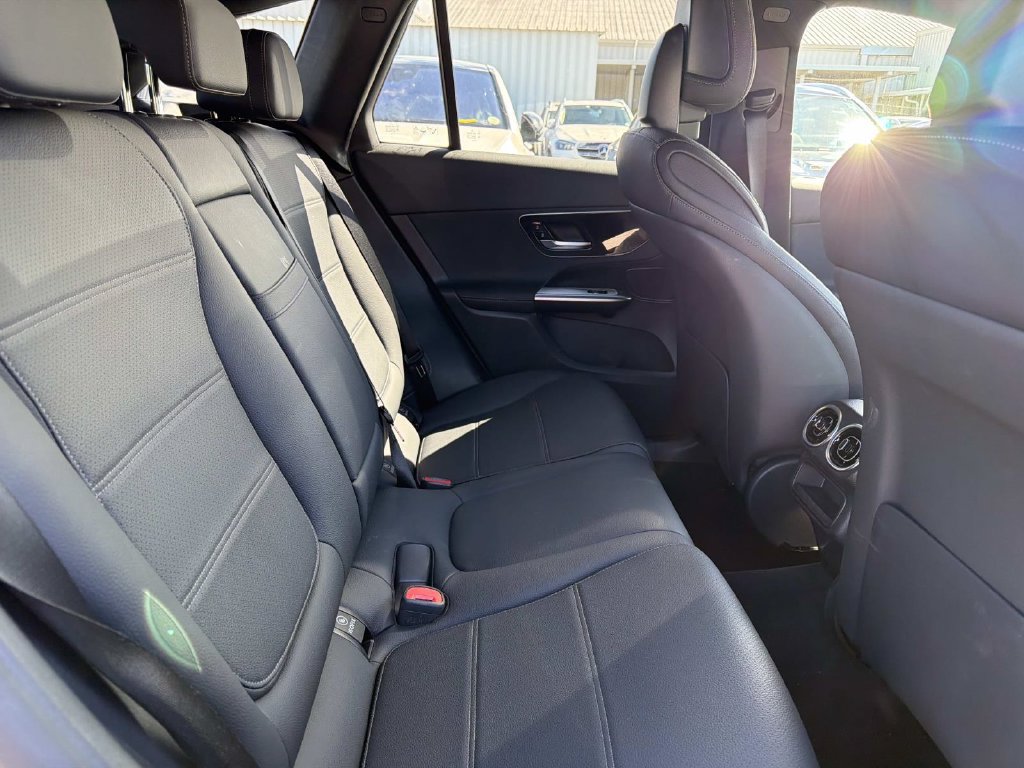 Used 2026 Mercedes-Benz GLC 300 image 9
