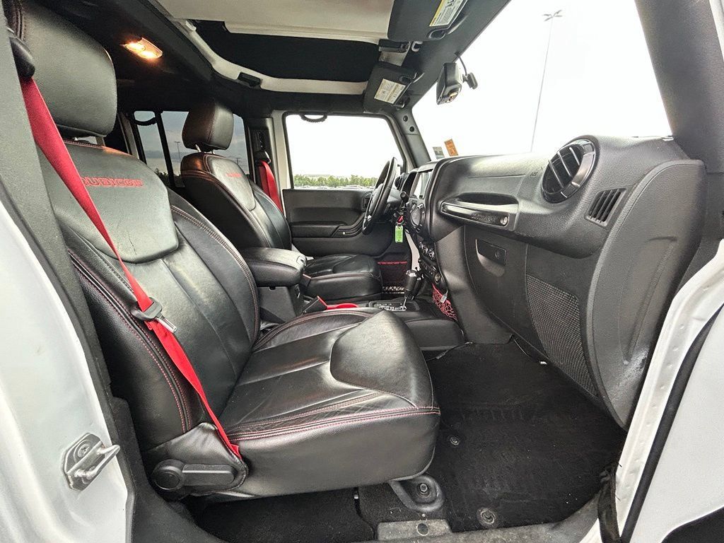 Used 2017 Jeep Wrangler Unlimited Rubicon AWD/4WD image 12