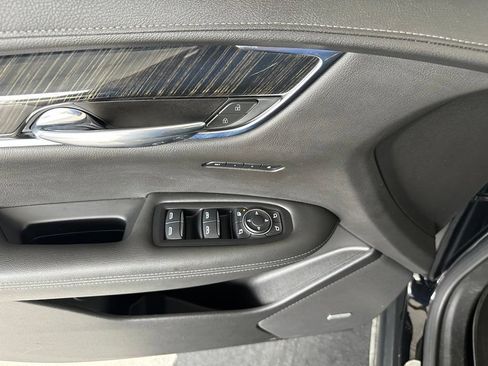 Used 2022 Cadillac XT6 Premium Luxury FWD image 8