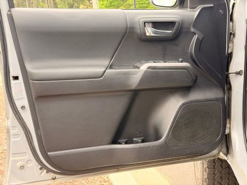 Used 2019 Toyota Tacoma TRD Sport image 21