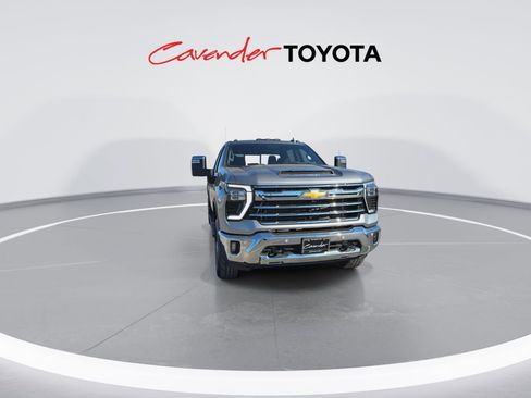 Used 2025 Chevrolet Silverado 3500 LTZ w/ LTZ Convenience Package AWD/4WD image 3