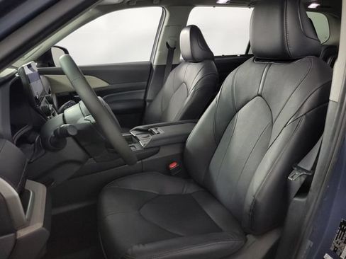 Used 2024 Toyota Grand Highlander AWD image 14