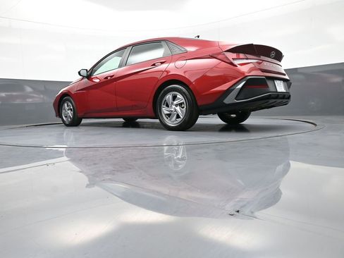 Certified 2024 Hyundai Elantra SE FWD image 31