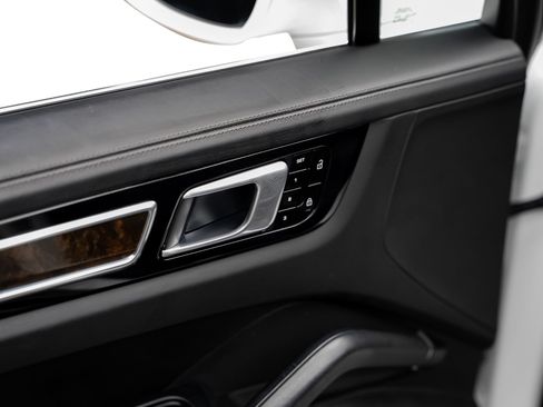 Used 2019 Porsche Cayenne E-Hybrid AWD/4WD image 65