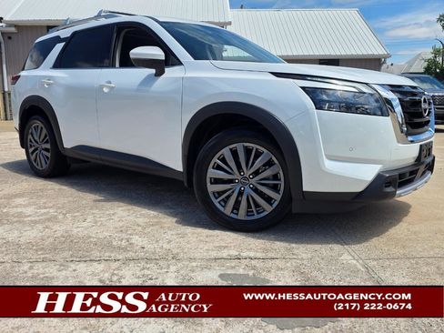 Used 2025 Nissan Pathfinder SL w/ SL Premium Package AWD/4WD image 1