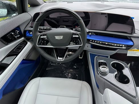 New 2026 Cadillac Optiq Luxury 1 image 17