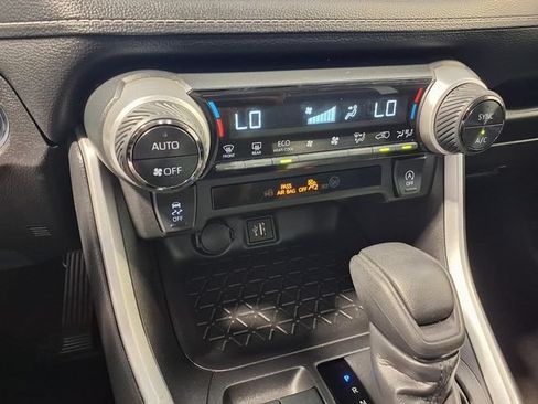 Used 2025 Toyota RAV4 XLE FWD image 12