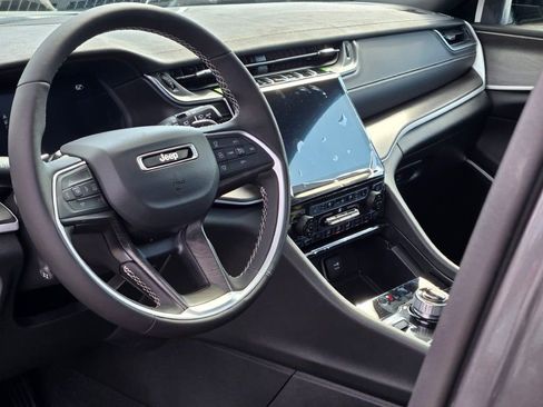New 2025 Jeep Grand Cherokee Limited w/ Luxury Tech Group II image 23