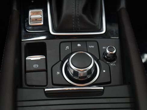 Used 2018 MAZDA MAZDA3 Touring image 15