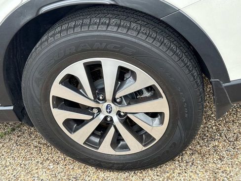 Used 2021 Subaru Outback Premium image 5