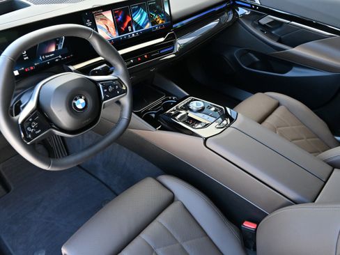 Used 2025 BMW 530i w/ Premium Package RWD image 14