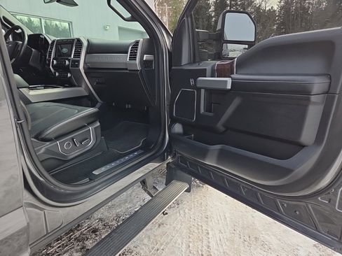 Used 2017 Ford F350 Platinum w/ Platinum Ultimate Package image 42