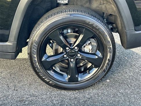 Certified 2023 Jeep Grand Cherokee Altitude image 11