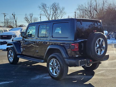 Used 2018 Jeep Wrangler Unlimited Sahara image 4