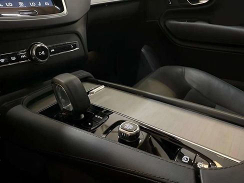 Used 2025 Volvo XC90 B5 Core AWD/4WD image 32