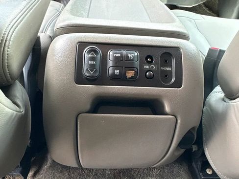 Used 2002 Chevrolet Suburban LT RWD image 15