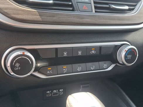 Used 2025 Nissan Altima 2.5 SV FWD image 17